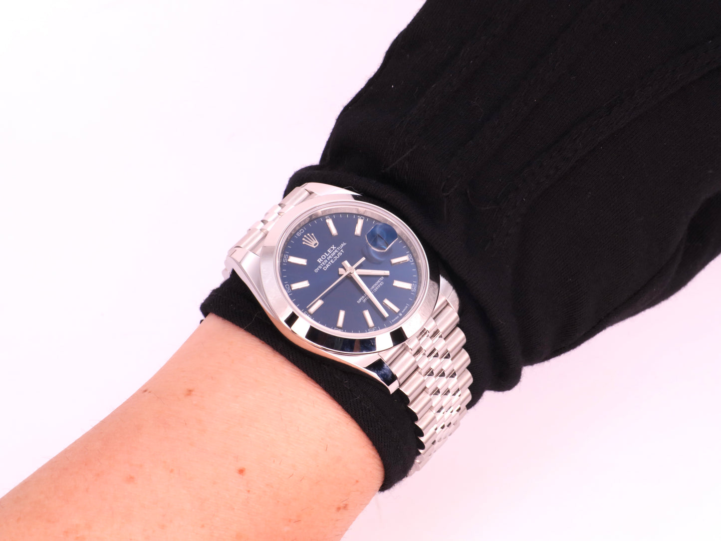 2024 Rolex Datejust 41 Ref. 126300 - Blue Dial, Smooth Bezel, Jubilee Bracelet image 10