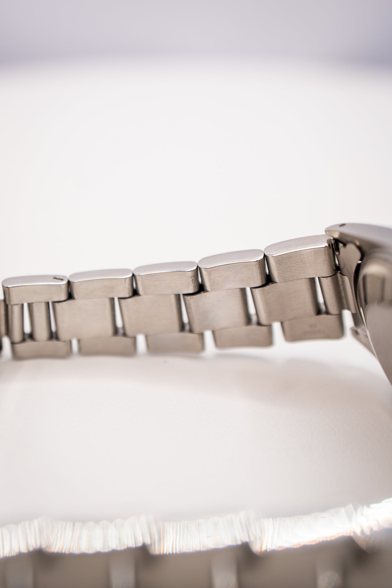 Rolex Oyster Perpetual Date 34 Ref. 1500 - Mother of Pearl Diamond Dial