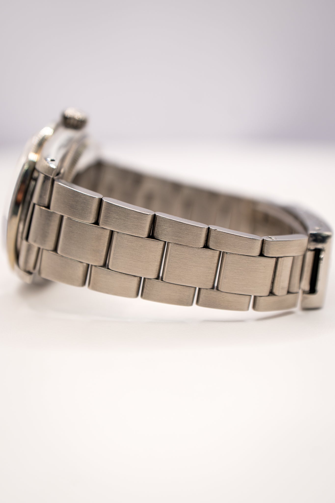 34 Oyster Perpetual Date Steel Oyster Pale Pink Diamond Dial and Bezel Model: 1500