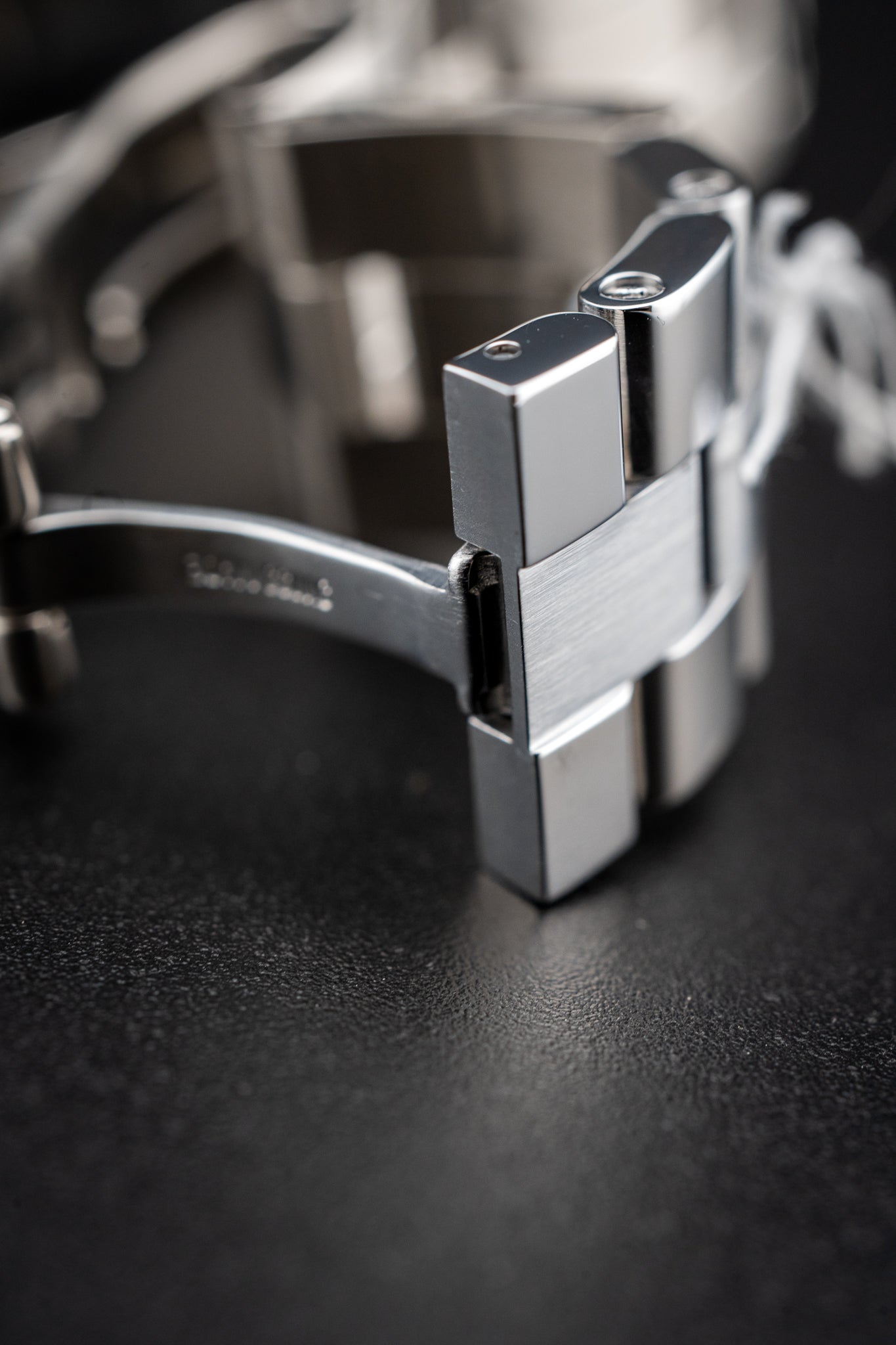 Pre-Owned Cartier Roadster Stainless Steel Quartz – Ref. W62053V3
