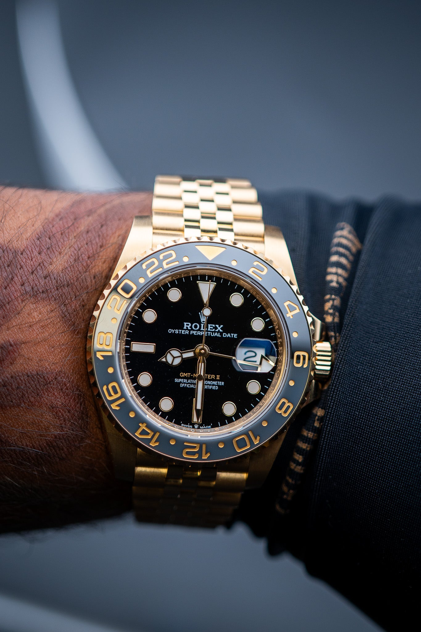 2024 Rolex GMT-Master II “Bumblebee” Yellow Gold Black & Gold Bezel – Ref. 126718GRNR – Like New Complete Set