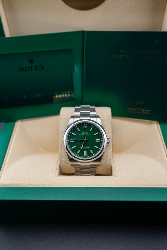 Brand New Rolex Oyster Perpetual 41 – Ref. 126000 – Green Dial – Complete Set