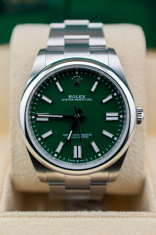 Rolex Oyster Perpetual 41 – Ref. 126000 – Green Dial – Complete Set