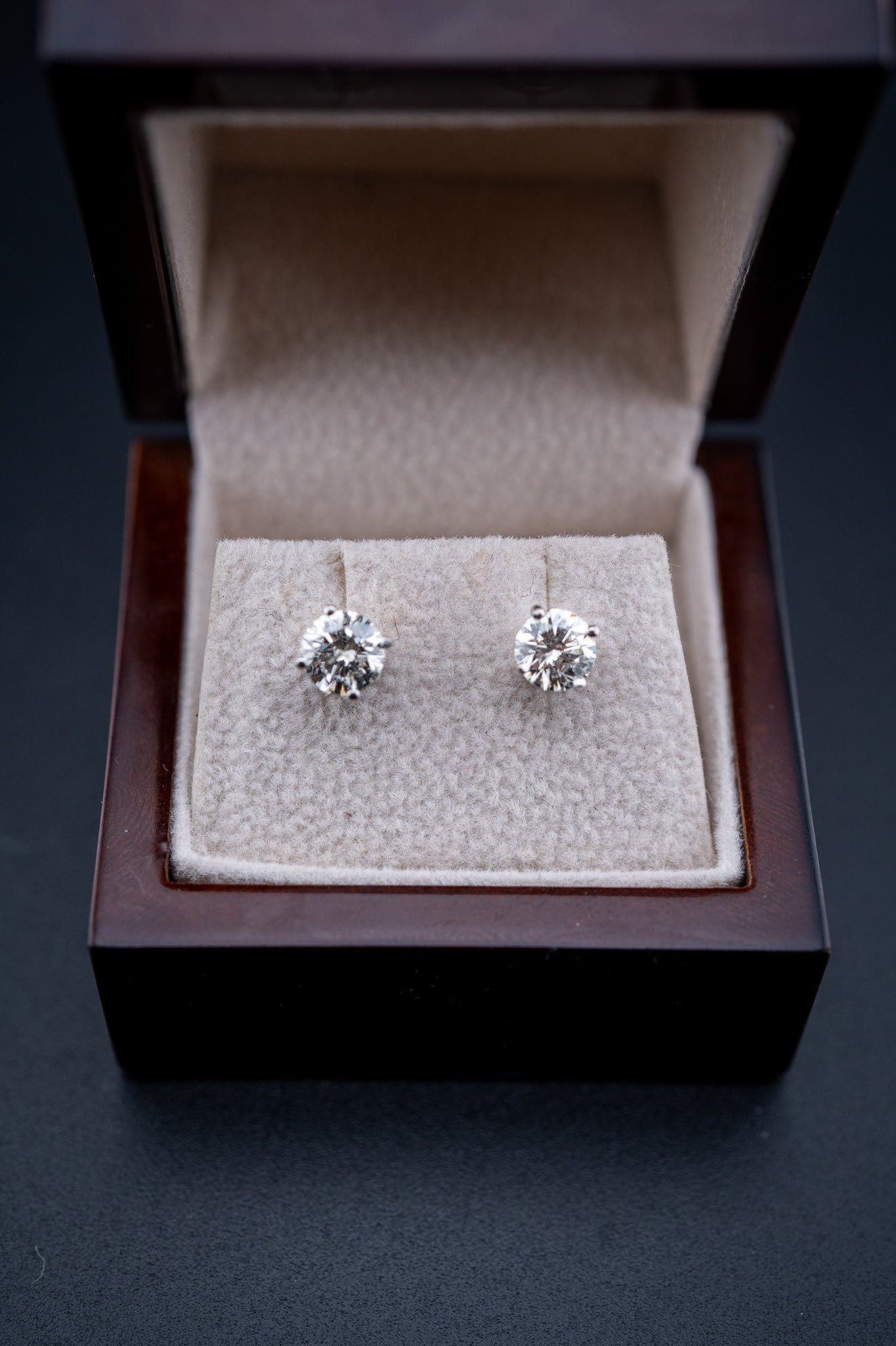 White Gold Natural Diamond Stud Earrings – 1.00 CTW