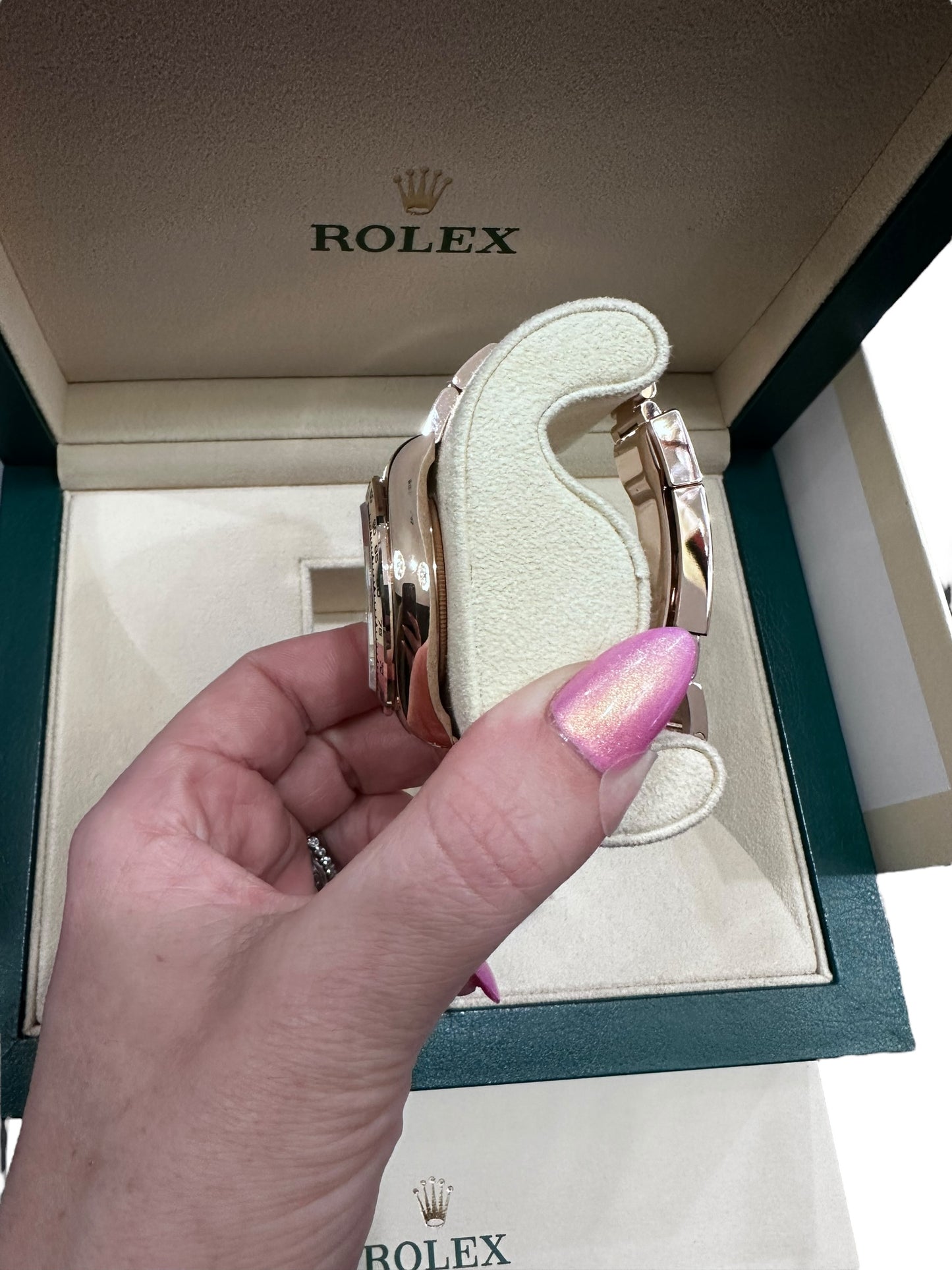 New Rolex Cosmograph Daytona Oyster 126505 - Everose Gold, Black Dial, Full Set image 7