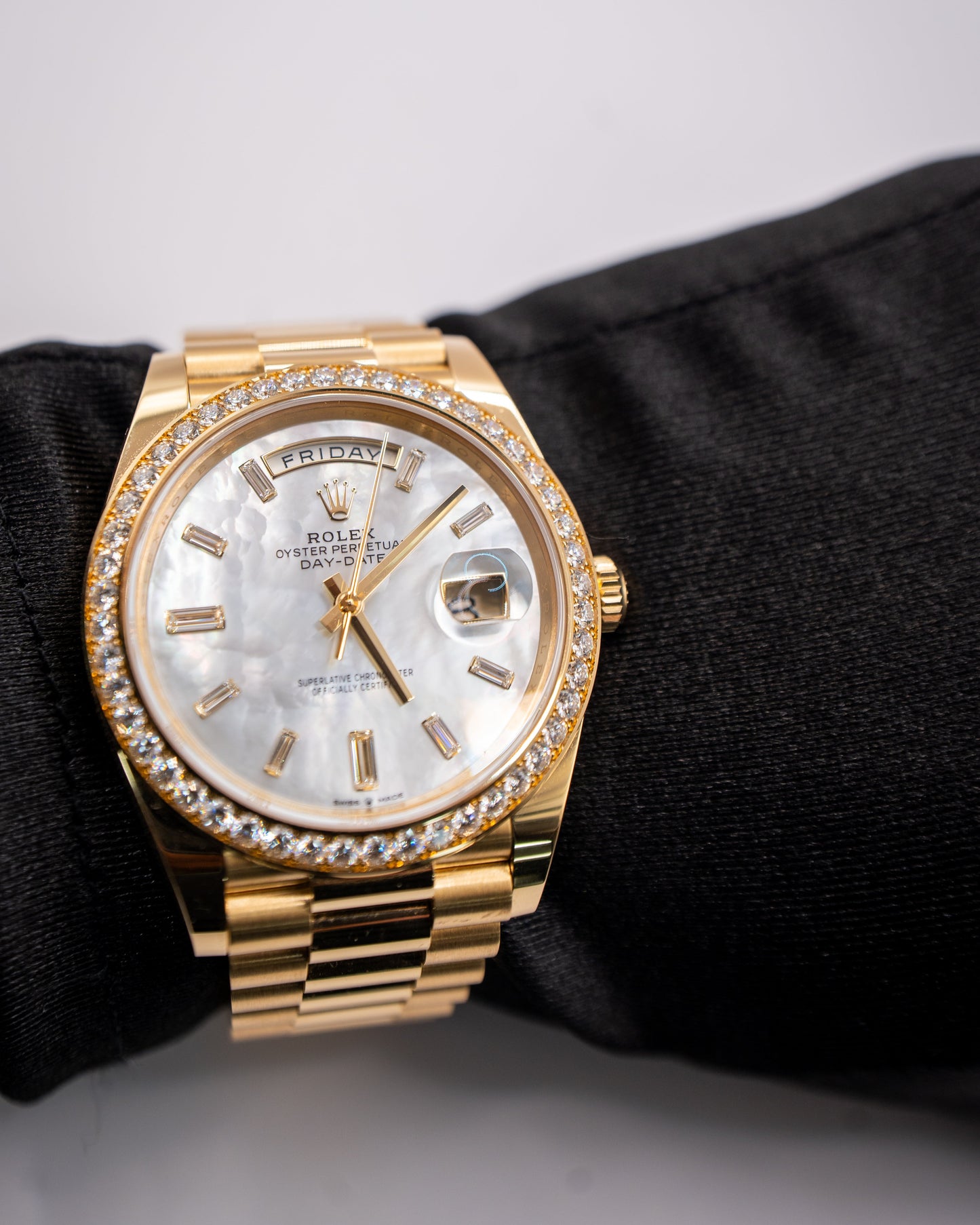 Rolex Day-Date 40 Ref. 228348RBR - Yellow Gold, Mother of Pearl Diamond Dial image 3