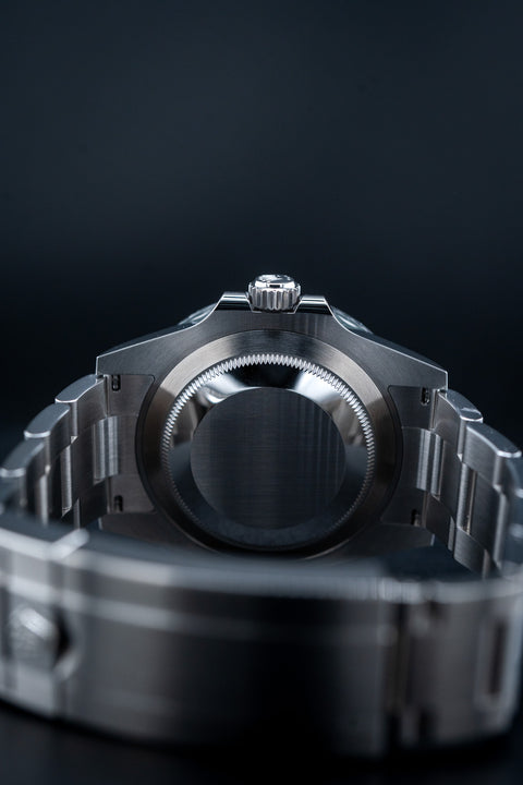 2025 Rolex Submariner “Starbucks” – Ref. 126610LV – Stainless Steel – Like New, Complete Set