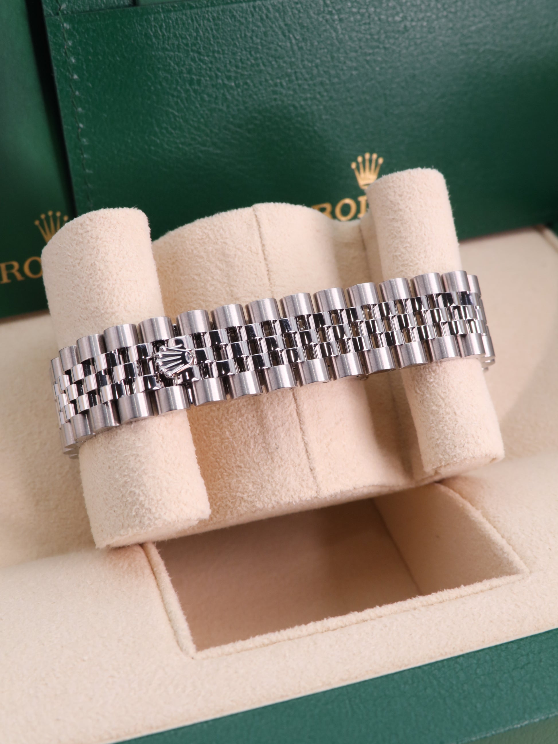 Rolex Datejust 31 278274-0034 - Blue Roman Dial, Fluted Bezel, Jubilee Bracelet image 4