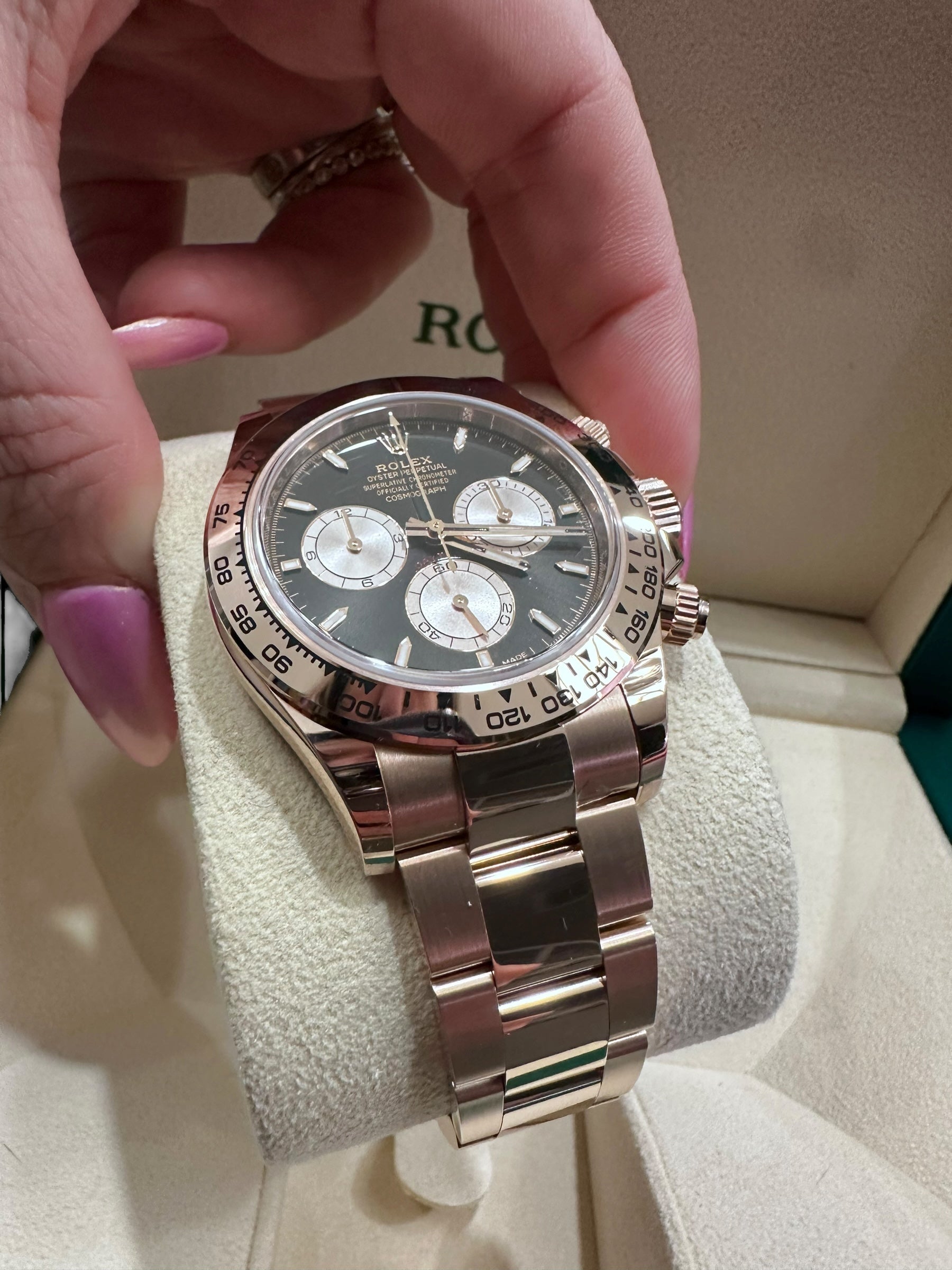 New Rolex Cosmograph Daytona Oyster 126505 - Everose Gold, Black Dial, Full Set image 4