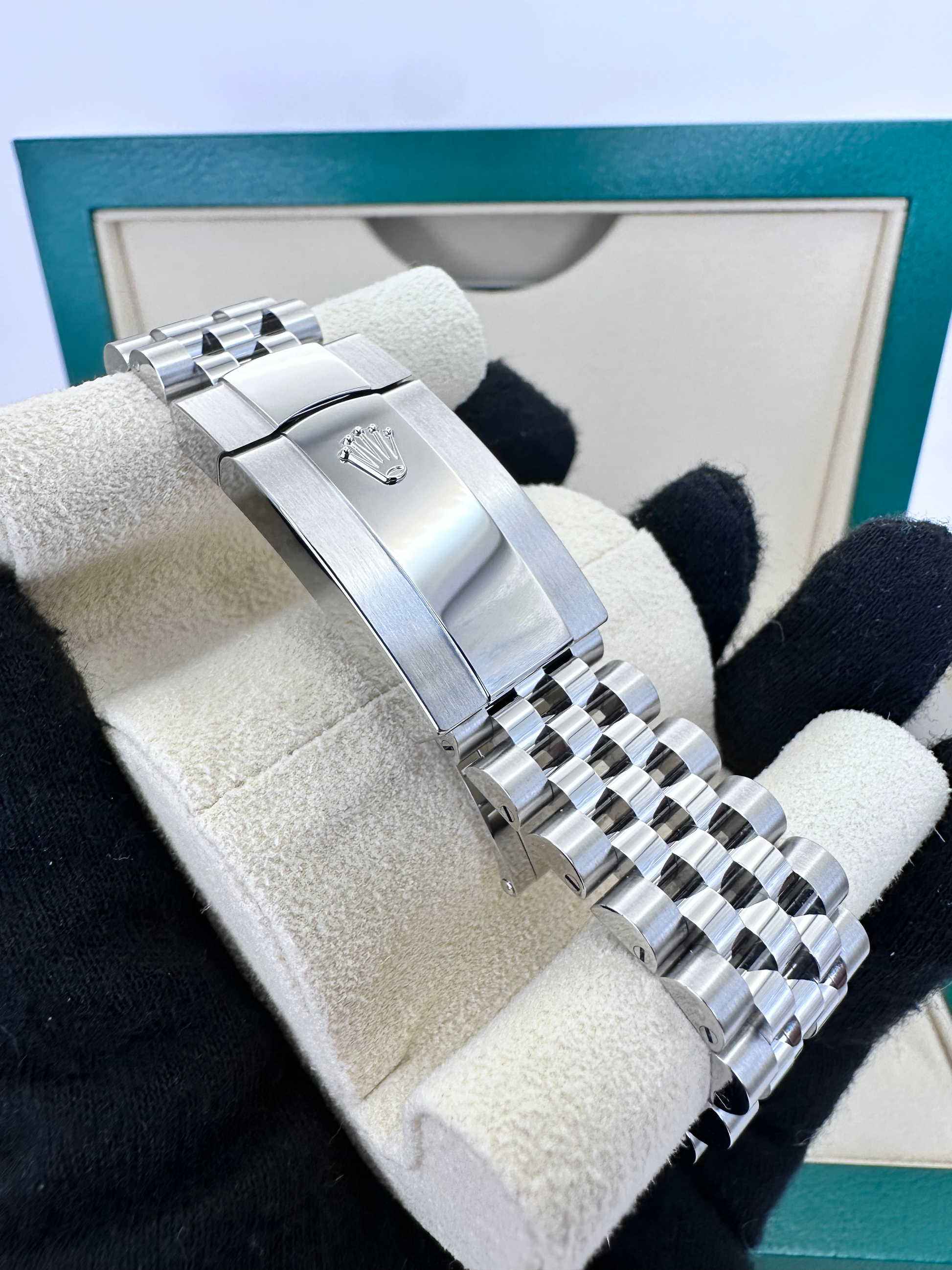Rolex Datejust 36 Ref. 126234 - Bright Black Diamond Dial with Jubilee Bracel image 4