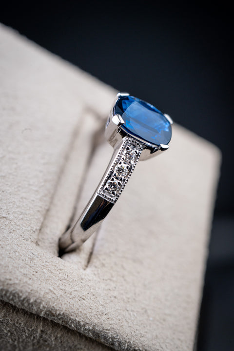 14K White Gold Blue Sapphire Center Stone & Diamond Ring Size 6.75