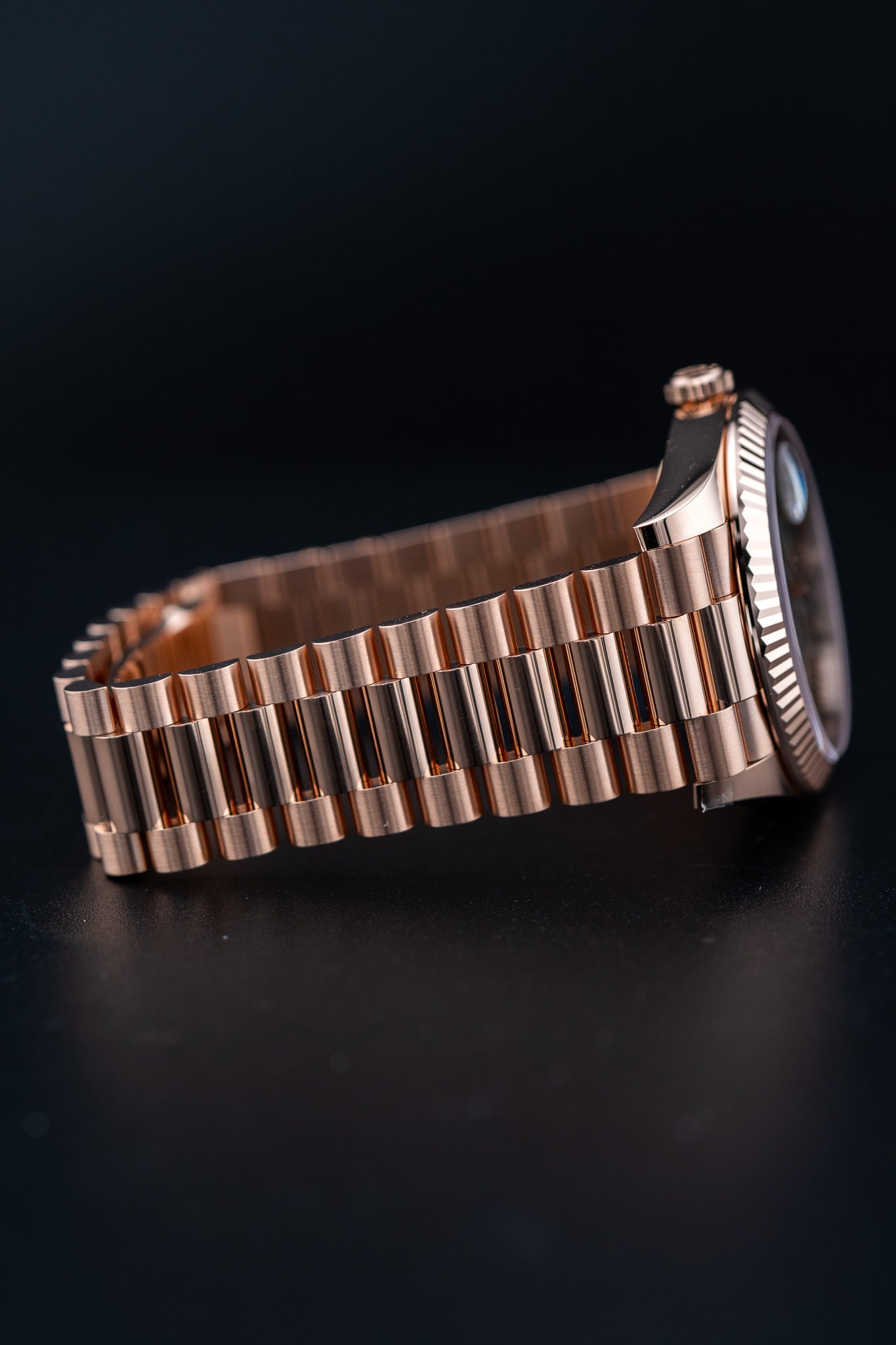 2023 Rolex Day-Date 40 – Olive Green Dial – 18K Rose Gold – Like New Complete Set (Ref. 228235)