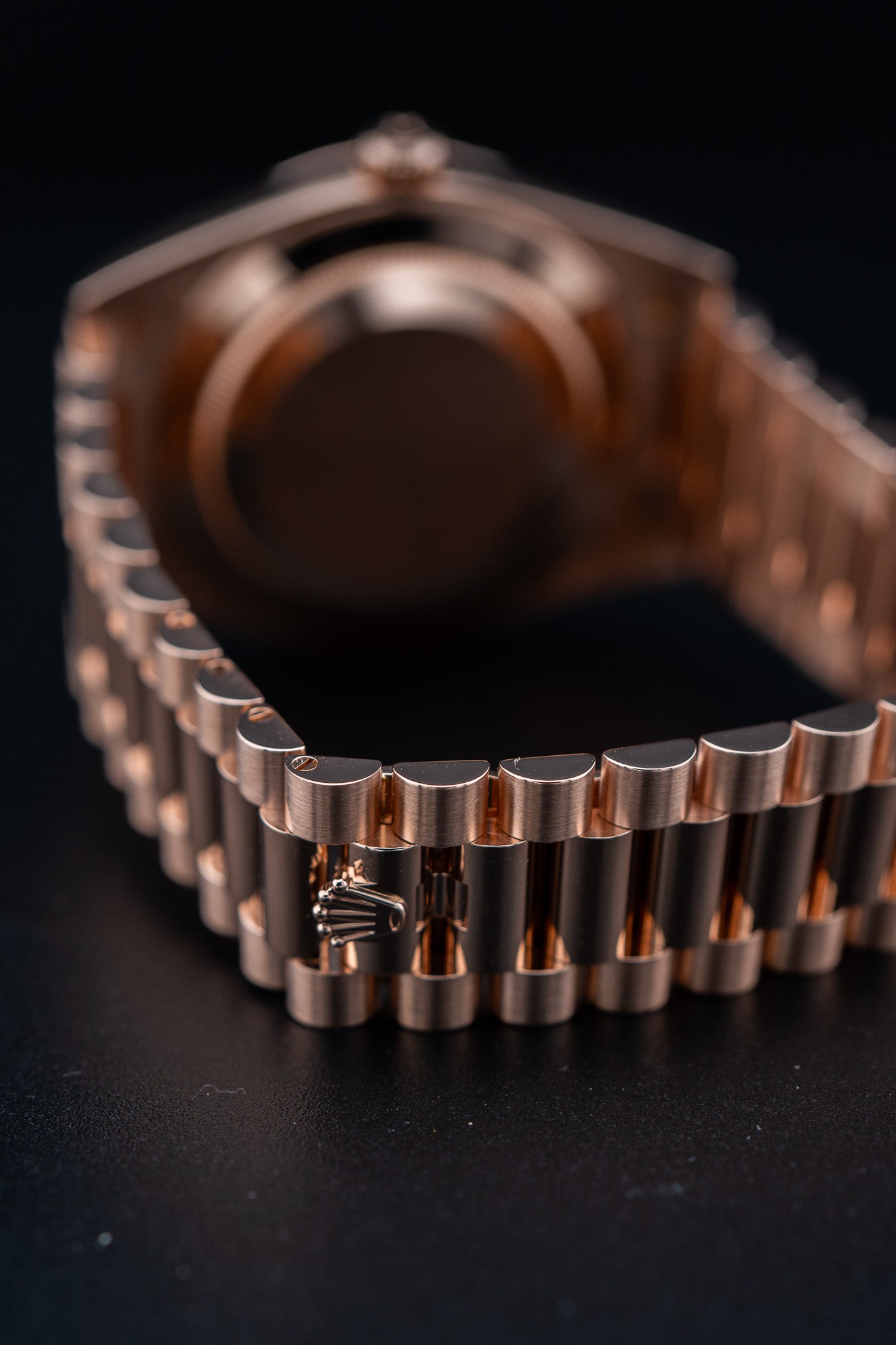 2023 Rolex Day-Date 40 – Olive Green Dial – 18K Rose Gold – Like New Complete Set (Ref. 228235)