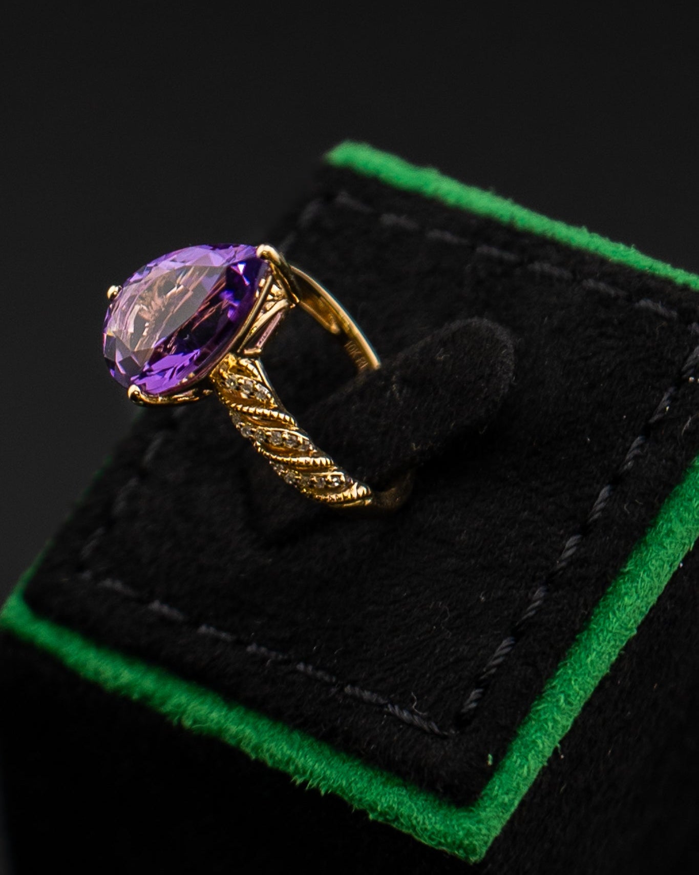 10K Yellow Gold Pear Amethyst Ring with Diamond Accents Sz 6.75
