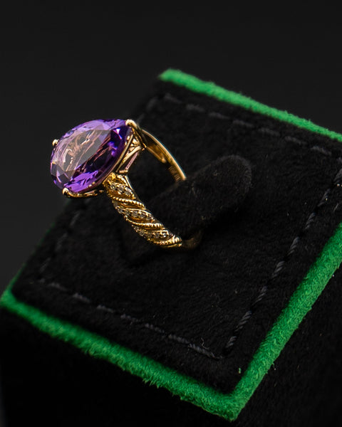 10K Yellow Gold Pear Amethyst Ring with Diamond Accents Size 6.75