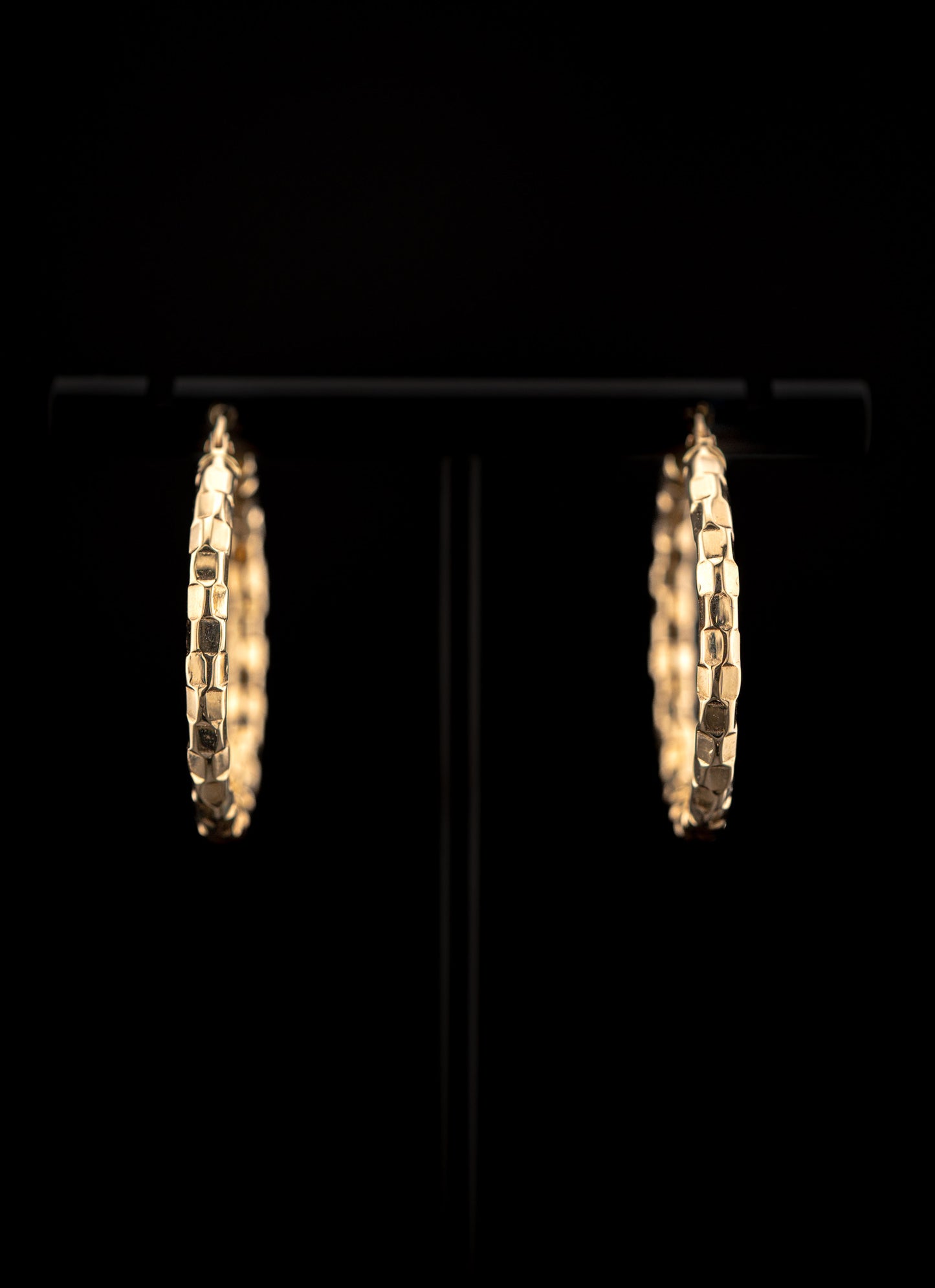 14K Yellow Gold Textured Hoop Earrings – 2.5g – Classic Polished Finish