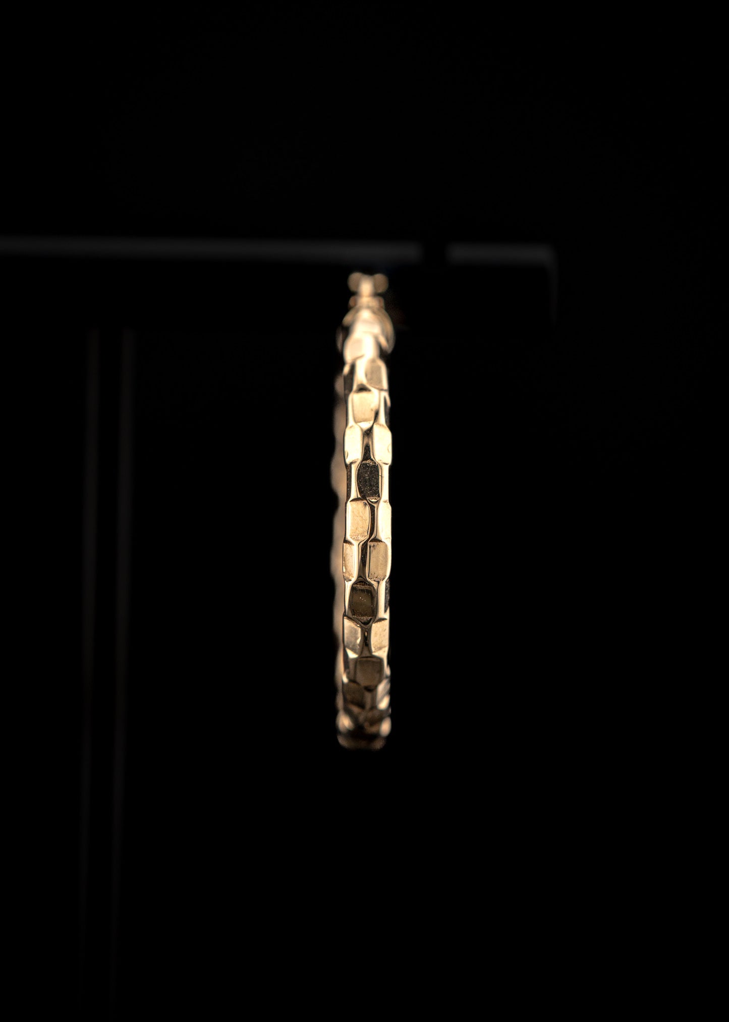 14K Yellow Gold Textured Hoop Earrings – 2.5g – Classic Polished Finish