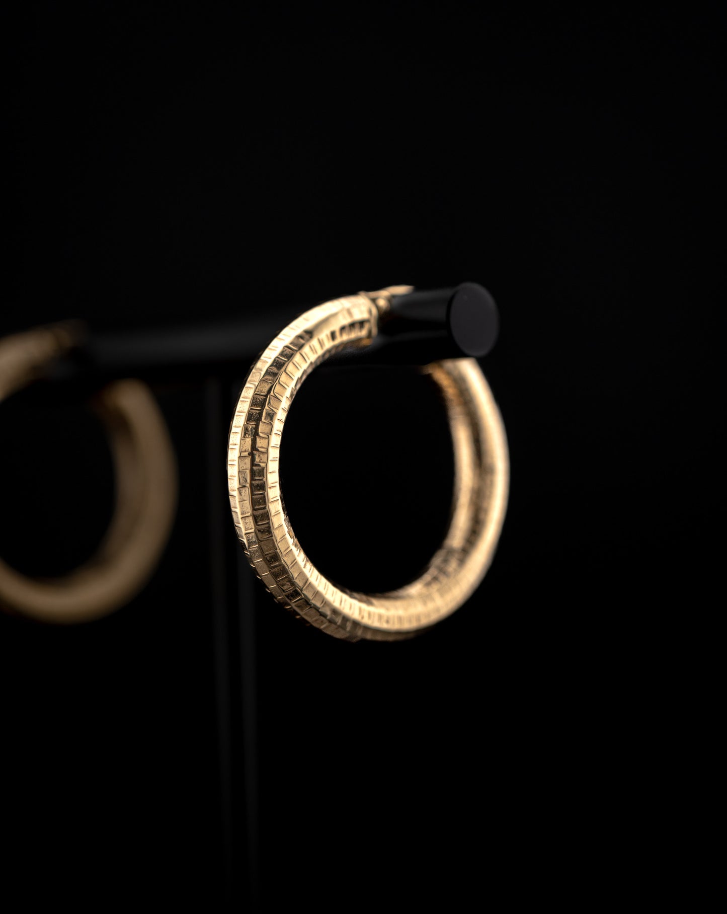14K Yellow Gold Textured Hoop Earrings – 2.6g