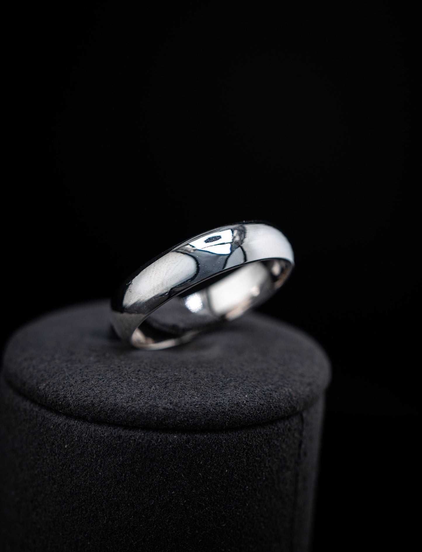 10K White Gold Men’s Wedding Band – Size 11 – 5.09g