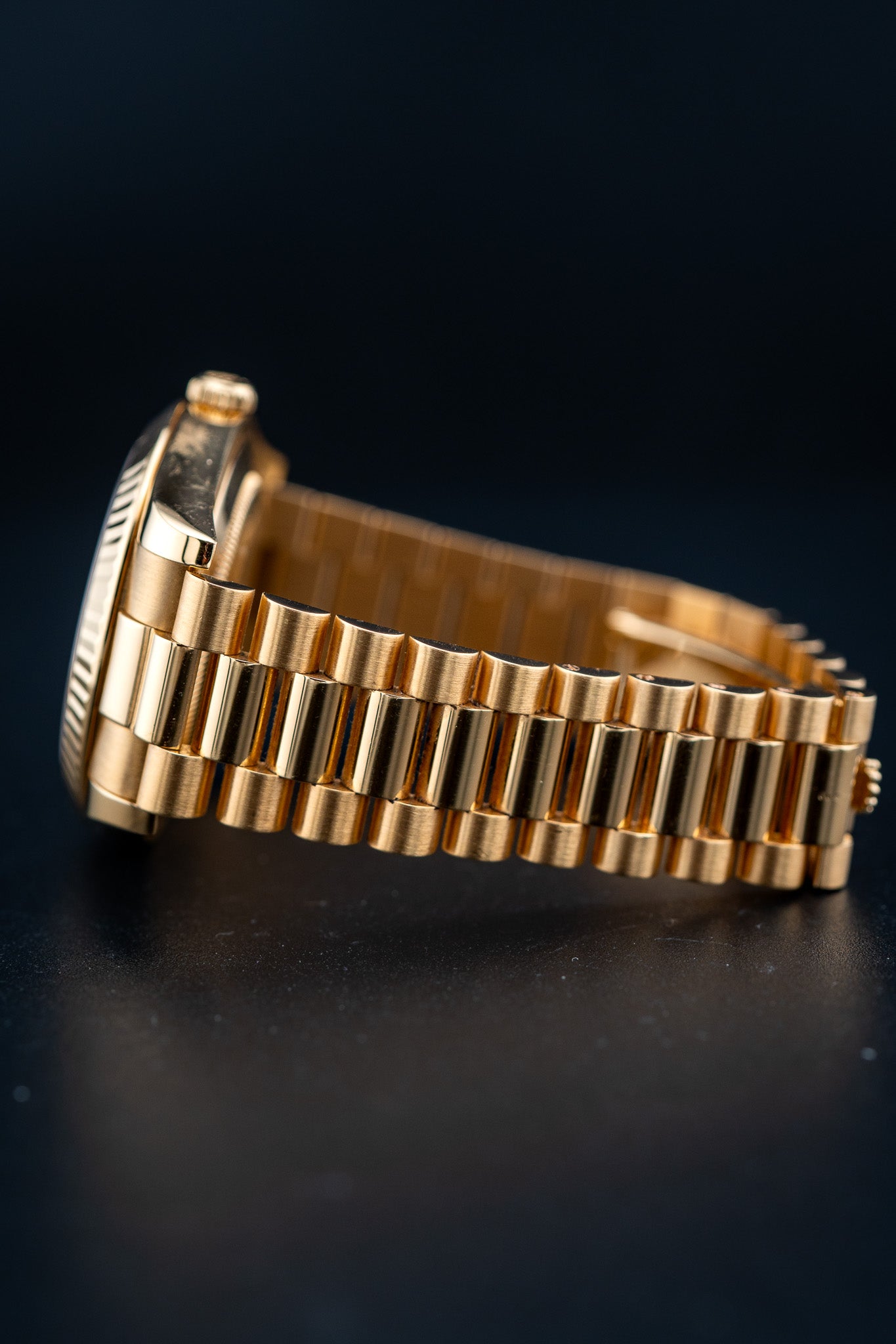 Rolex Day-Date II 41mm Yellow Gold Black Wave Dial – Ref. 218238 – Mint Complete Set