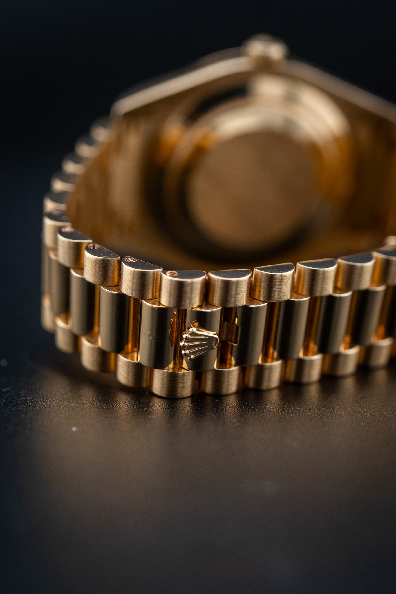 Rolex Day-Date II 41mm Yellow Gold Black Wave Dial – Ref. 218238 – Mint Complete Set