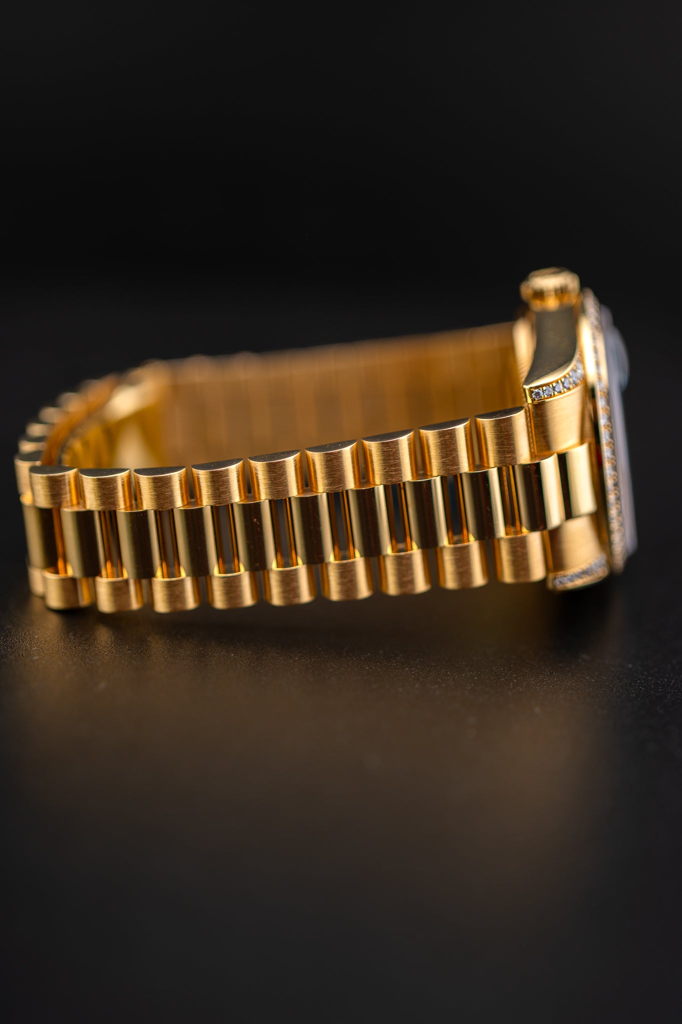 Rolex Day-Date 36 Yellow Gold Green Dial 118388 – Complete Preowned Set