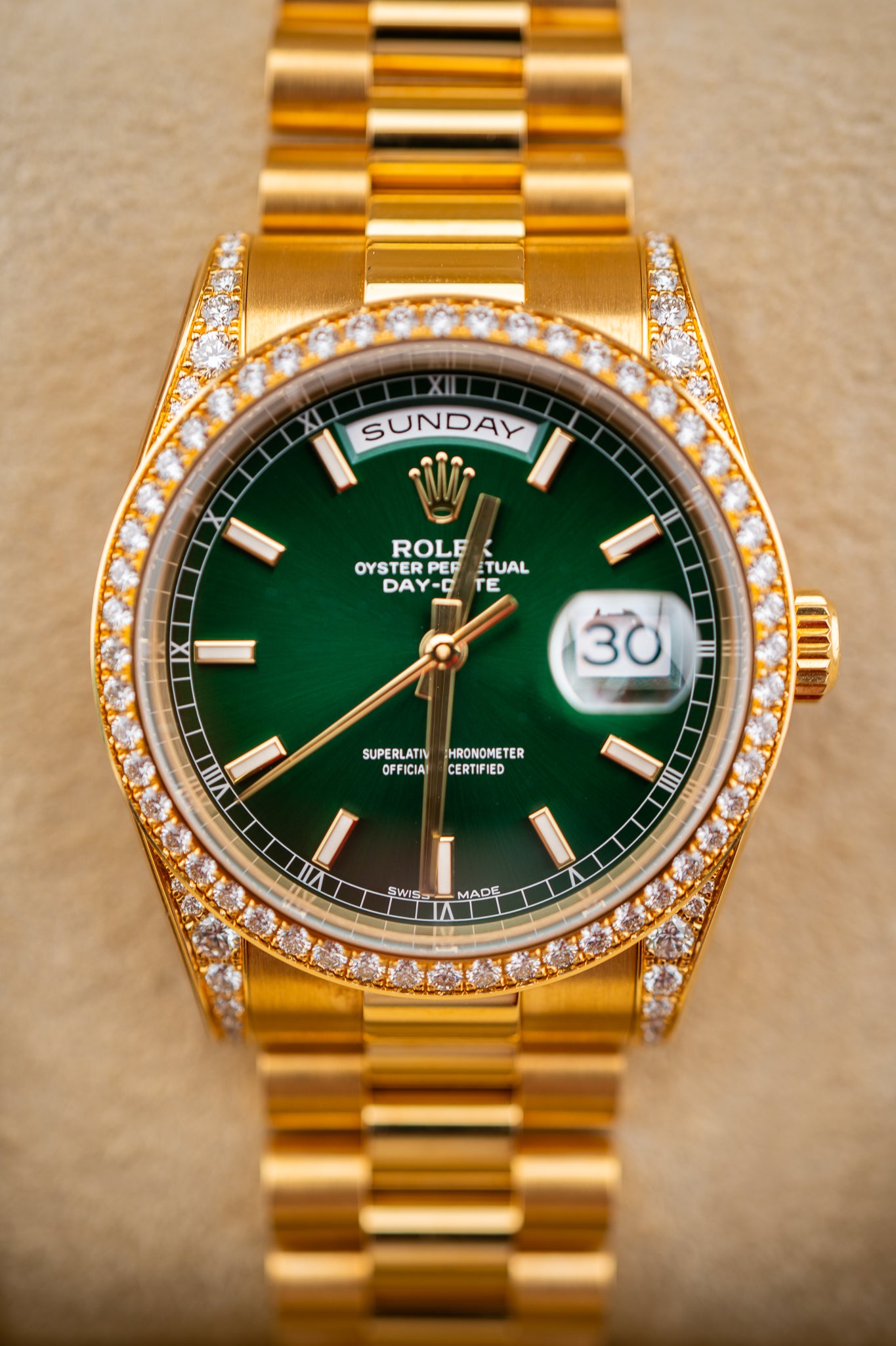 Rolex Day-Date 36 Yellow Gold Green Dial 118388 – Complete Preowned Set