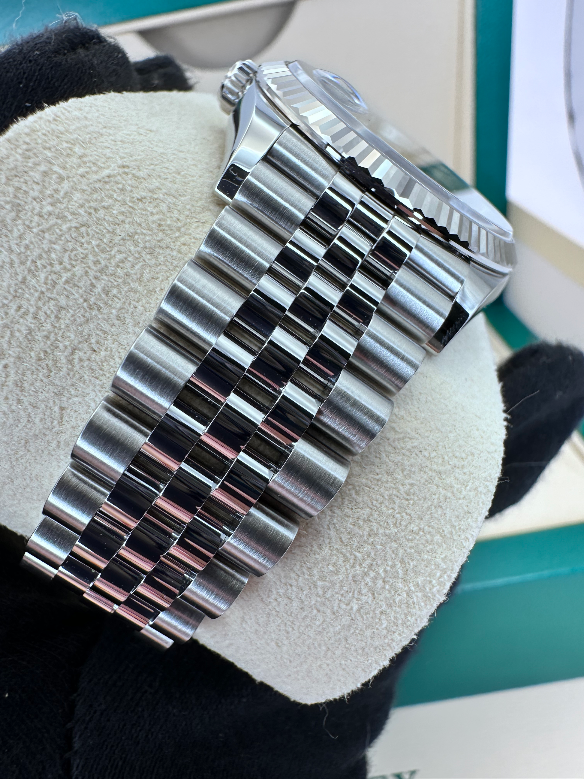 Rolex Datejust 36 Ref. 126234 - Bright Black Diamond Dial with Jubilee Bracel image 5