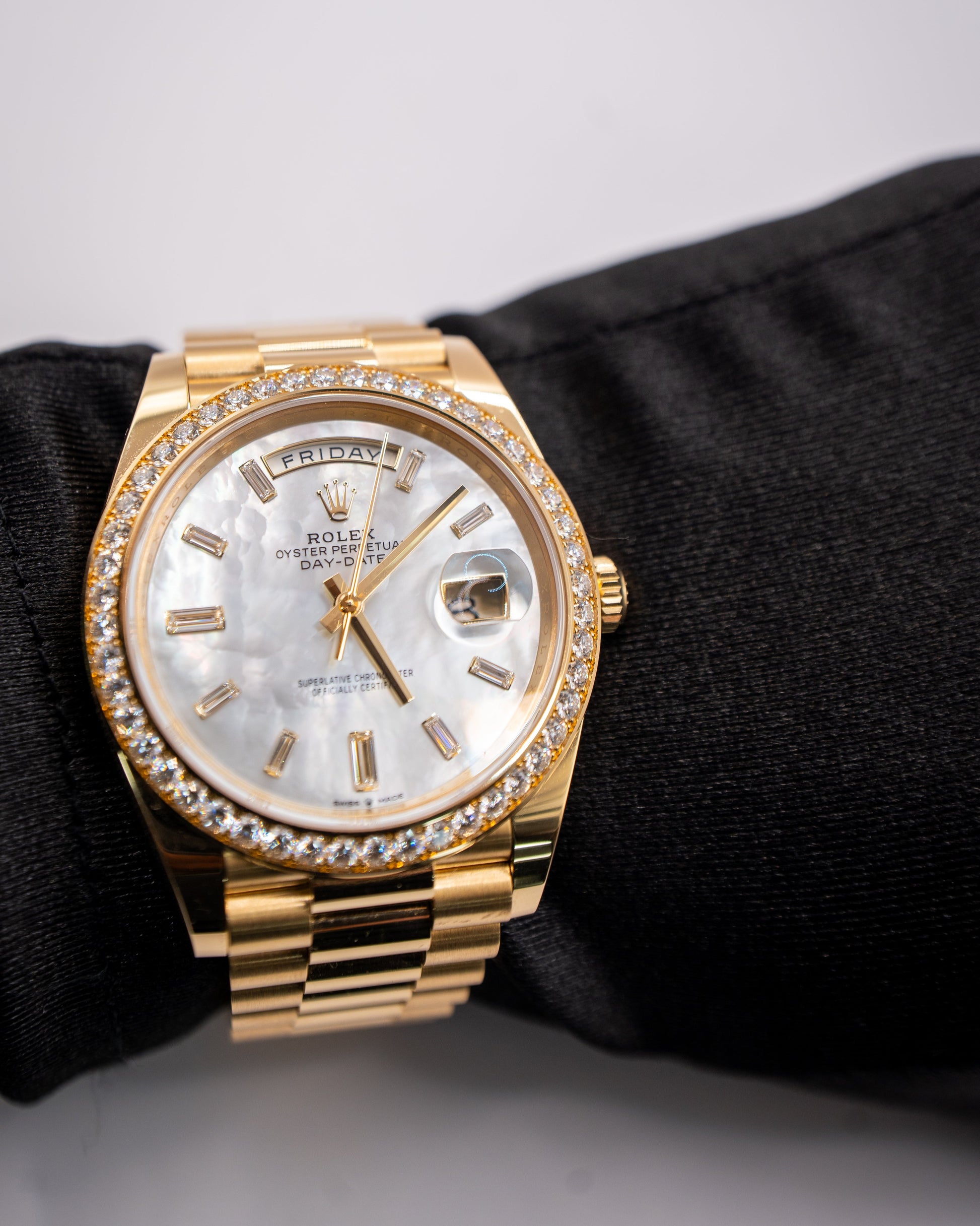 Rolex Day-Date 40 Ref. 228348RBR - Yellow Gold, Mother of Pearl Diamond Dial image 3