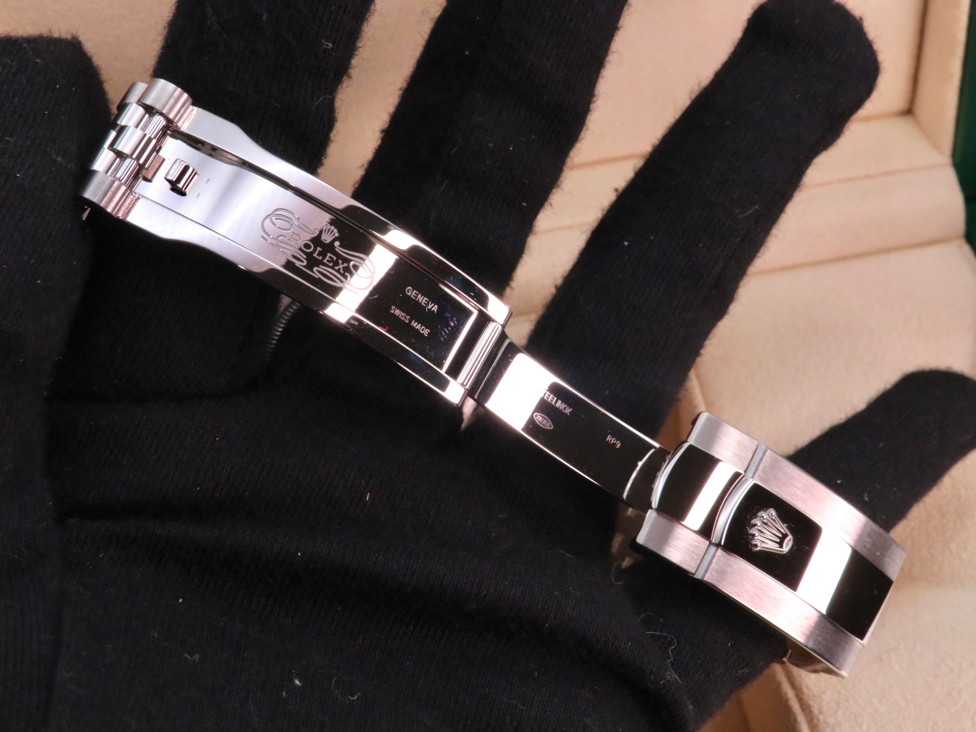 2024 Rolex Datejust 41 Ref. 126300 - Blue Dial, Smooth Bezel, Jubilee Bracelet image 6