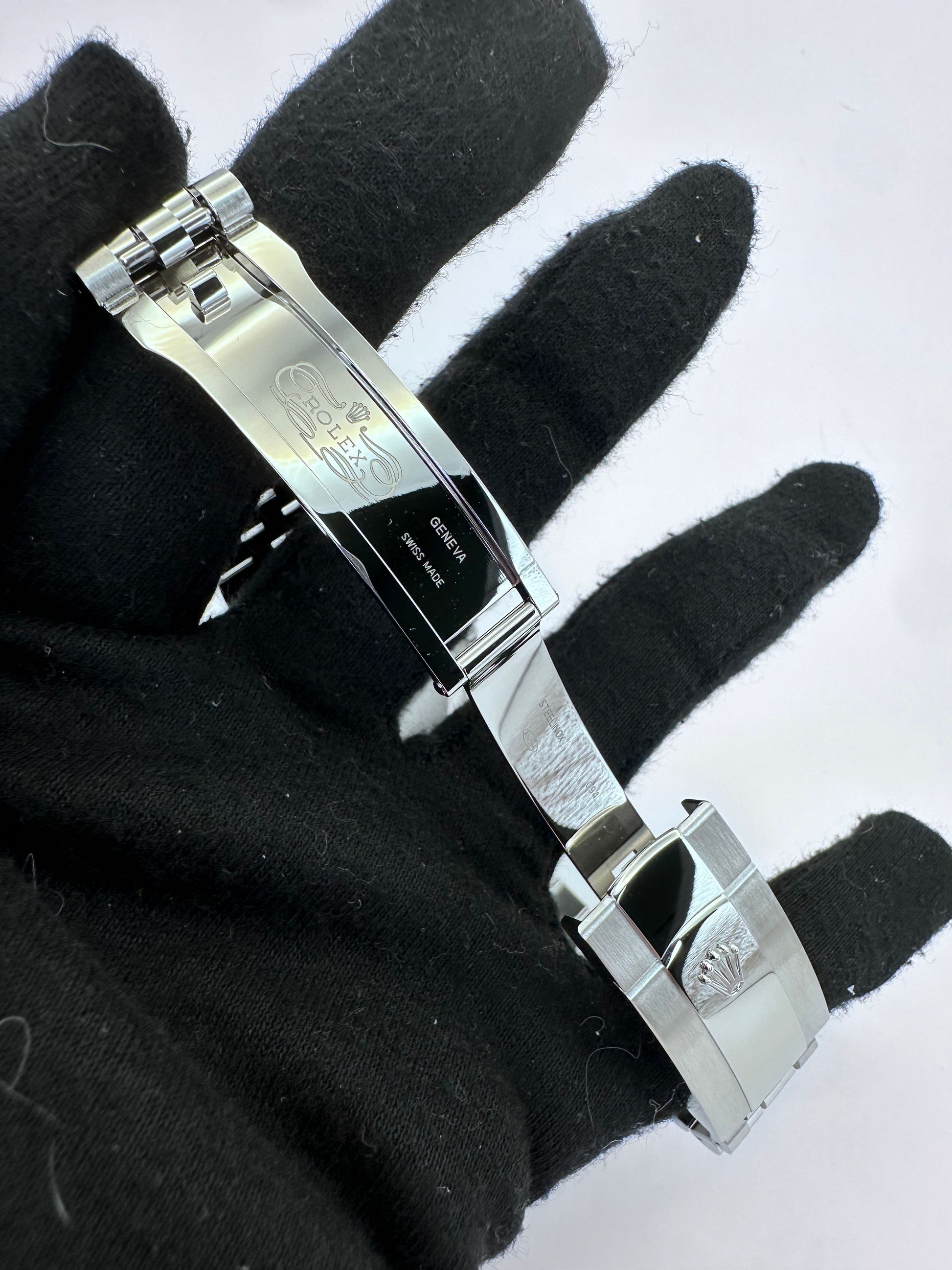 Rolex Datejust 36 Ref. 126234 - Bright Black Diamond Dial with Jubilee Bracel image 7